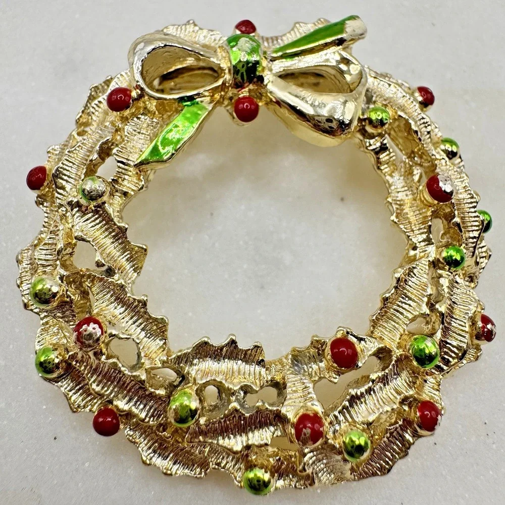 Vintage Christmas‎ Wreath Brooch Gerry's Gold Tone Red Green Bow Holiday Pin